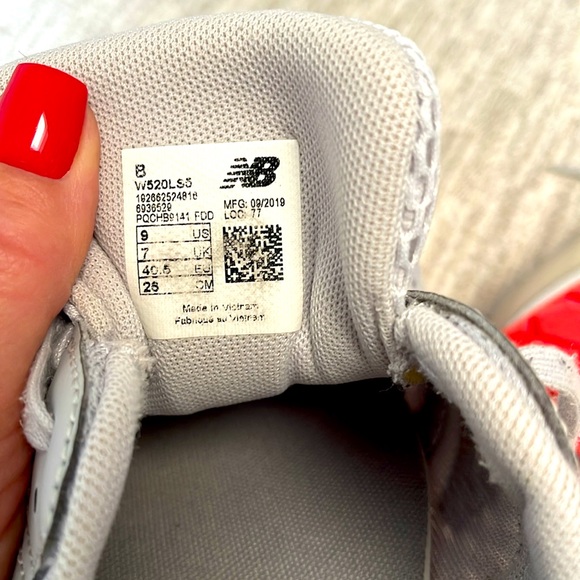 New balance. Size 9.. woman.. - Picture 7 of 7